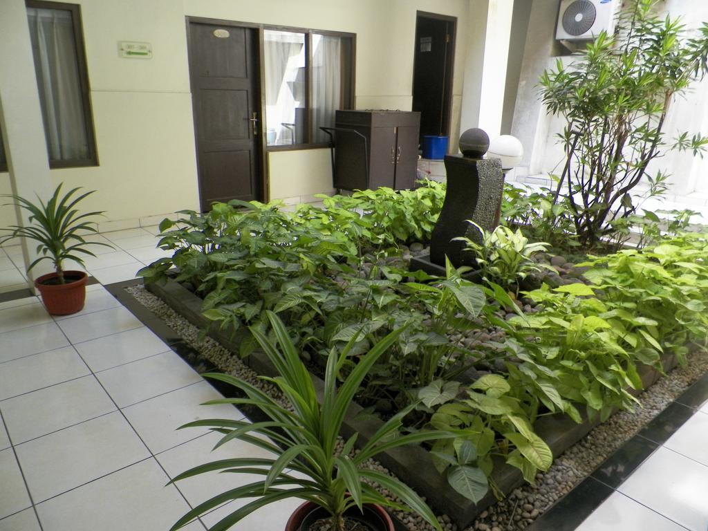 Reddoorz At Jalan Sriwijaya Semarang Hotel Exterior photo